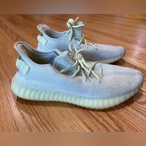 Yeezy 350 V2 Butter. Size 13